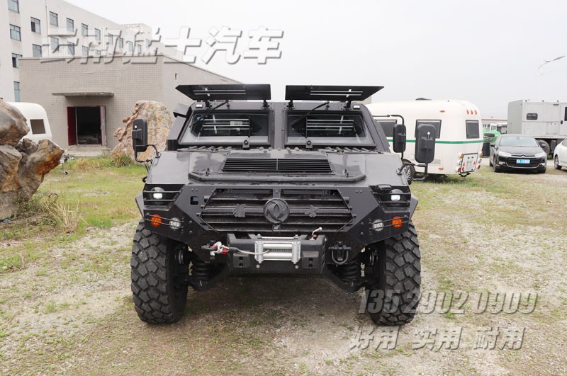 東風(fēng)猛士,CSK162,防護(hù)型突擊車,6座猛士車,高機(jī)動(dòng)越野車,四驅(qū)猛士車
